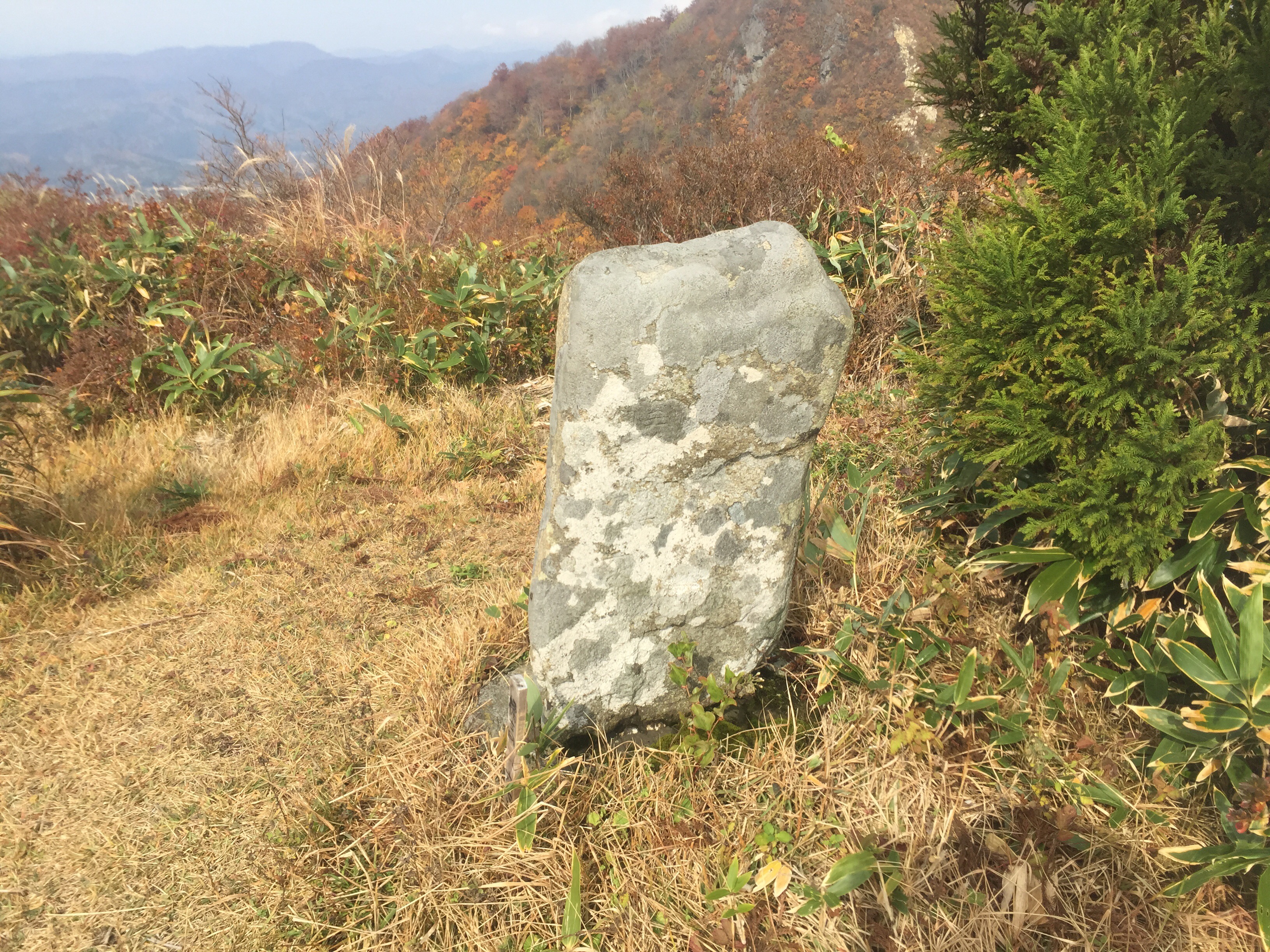 二ツ森　山形百名山　山頂　石碑