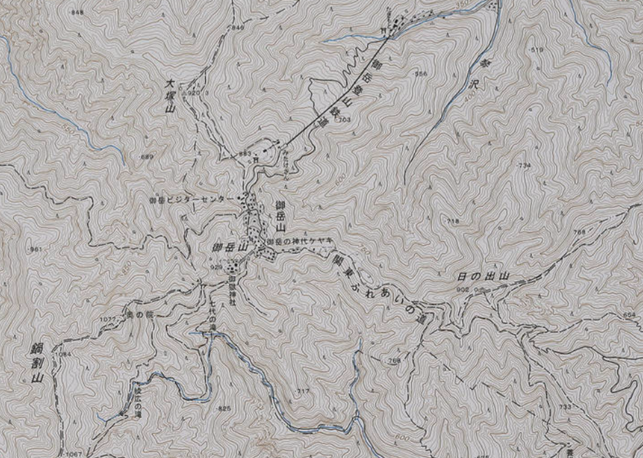 登山地図と地形図の違いは それぞれの特徴とメリット デメリット 入手方法 日帰り低山から日本百名山まで 登山女子の山登りブログ