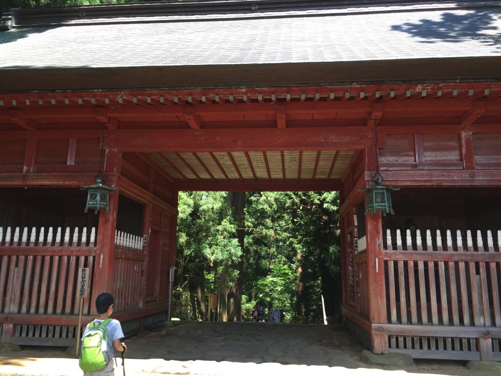 羽黒山　随神門