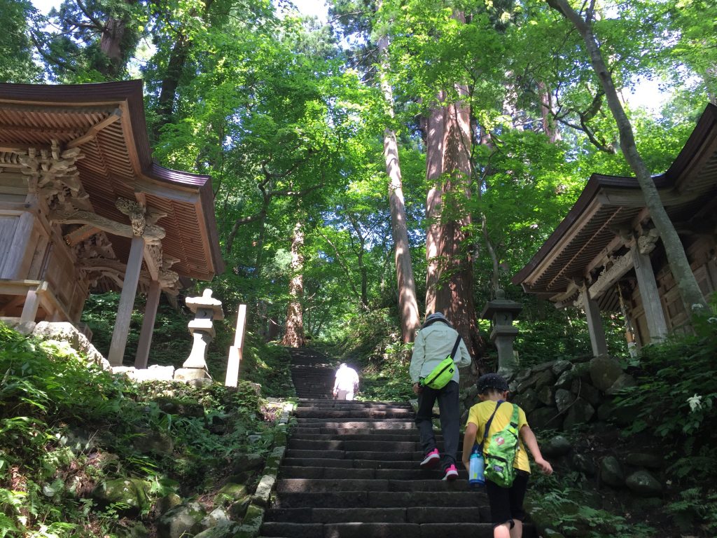 羽黒山　登山道　神社