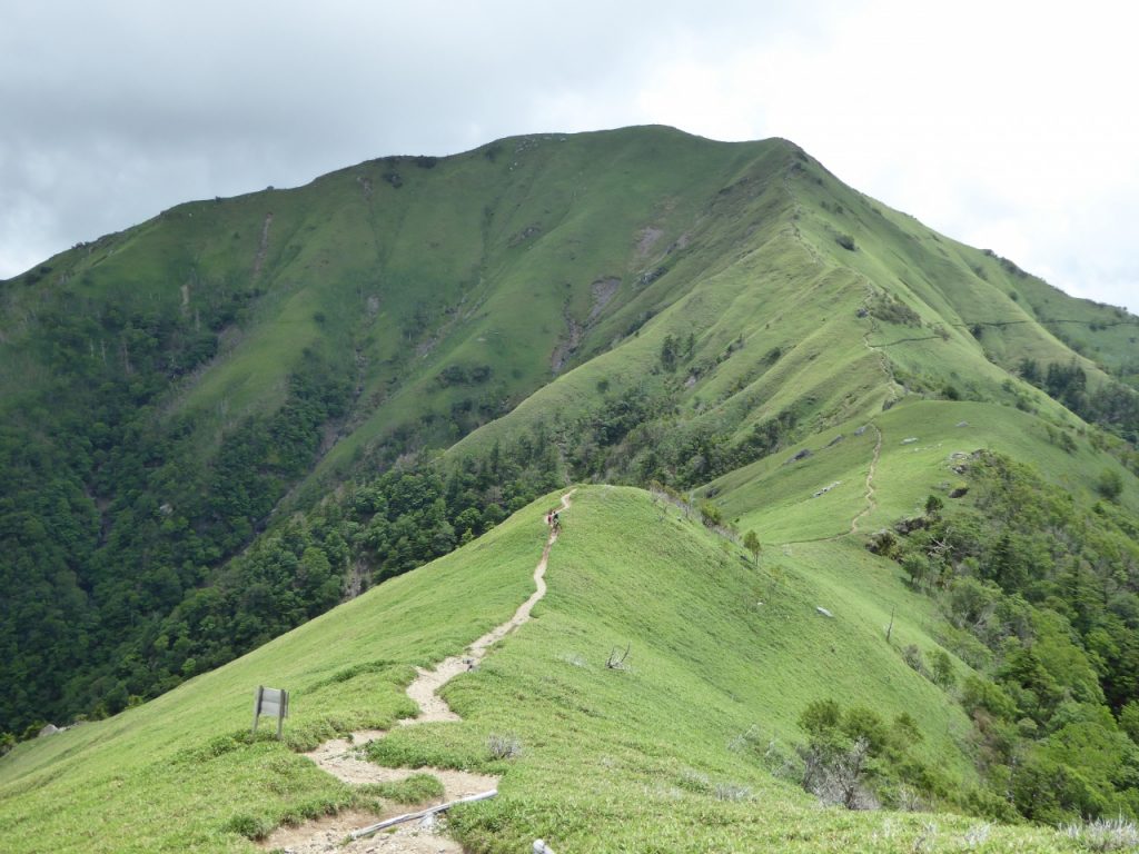 剣山　日本百名山　稜線　尾根